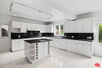 713 Elm Dr in Beverly Hills, CA - Building Photo - Building Photo