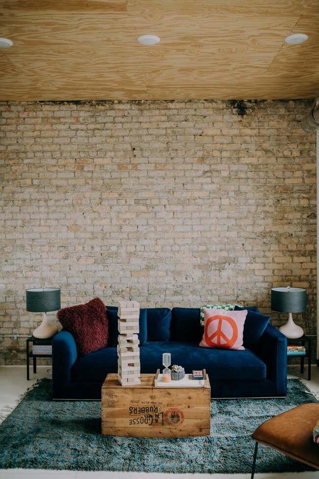 102 State St N, Unit Second Story in Waseca, MN - Foto de edificio - Building Photo