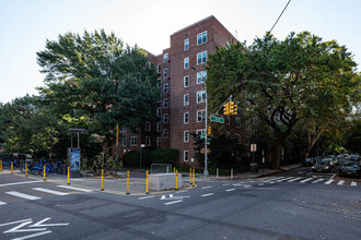 The Wilshire House in Jackson Heights, NY - Building Photo - Building Photo