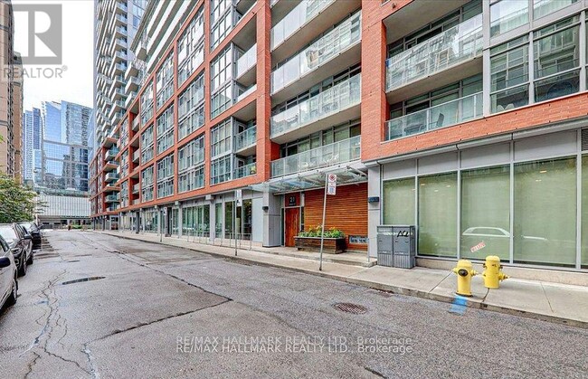 21-1121 Nelson St in Toronto, ON - Building Photo - Building Photo