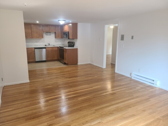 Azalea Court Apartments in Acton, MA - Foto de edificio - Building Photo
