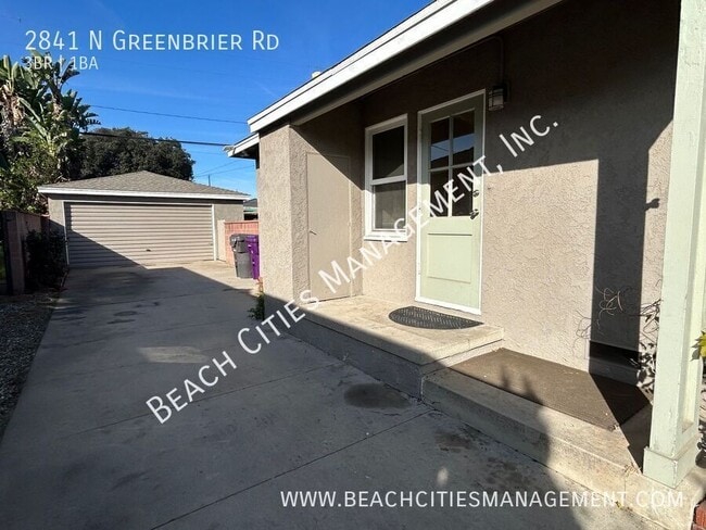 2841 N Greenbrier Rd in Long Beach, CA - Building Photo - Building Photo