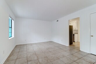 1618 Poinsettia Rd, Unit Unit6 in Charleston, SC - Foto de edificio - Building Photo