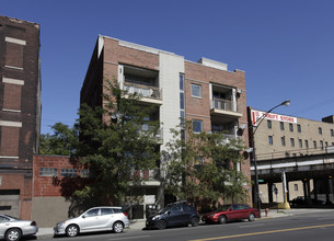 700 W Grand Ave in Chicago, IL - Building Photo - Building Photo