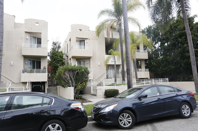 3647 3653 Empire Dr in Los Angeles, CA - Building Photo - Building Photo