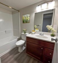 5312 Justin Ct, Unit 808-11-202E in Virginia Beach, VA - Building Photo - Building Photo