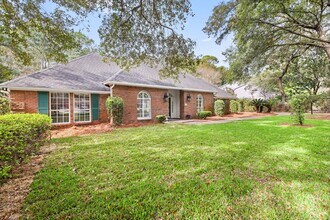 1300 Windward Cir in Niceville, FL - Building Photo - Building Photo