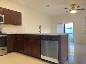 10491 W 34th Ct in Hialeah, FL - Building Photo - Building Photo