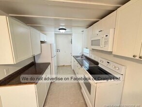 214 Pecan Dr in Spring Lake, NC - Foto de edificio - Building Photo