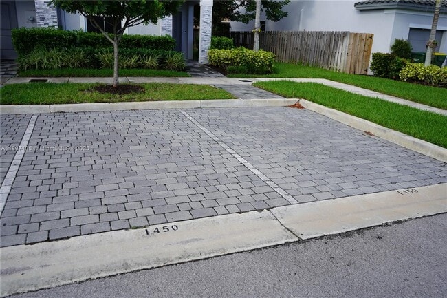 1450 SE 26th Ter in Homestead, FL - Building Photo - Building Photo
