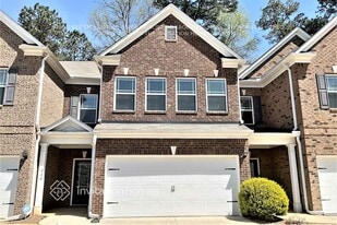 260 Britt Dr in Lawrenceville, GA - Building Photo