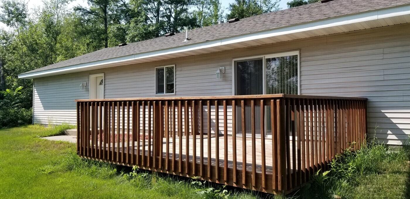 10949 E Shore Dr in Merrifield, MN - Building Photo