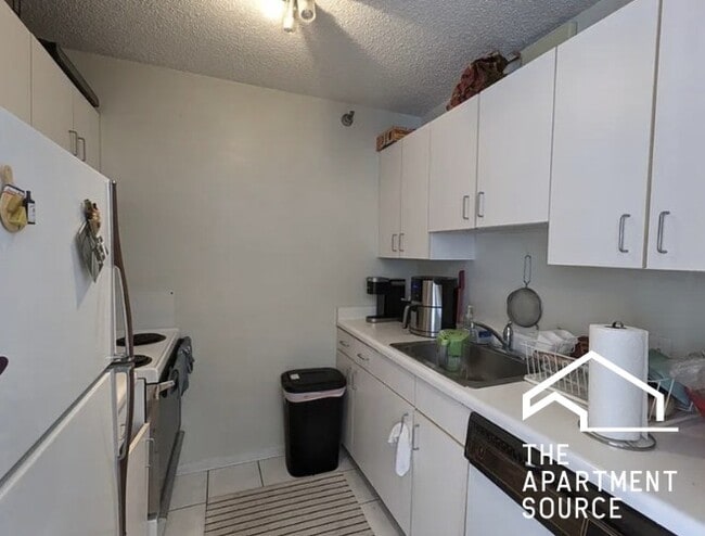 33 W Delaware Pl, Unit 9C in Chicago, IL - Foto de edificio - Building Photo