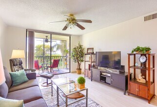 1328 Pasadena Ave S in South Pasadena, FL - Building Photo - Building Photo