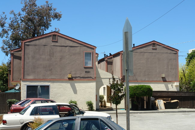 4821-4825 Webster St in Oakland, CA - Foto de edificio - Building Photo