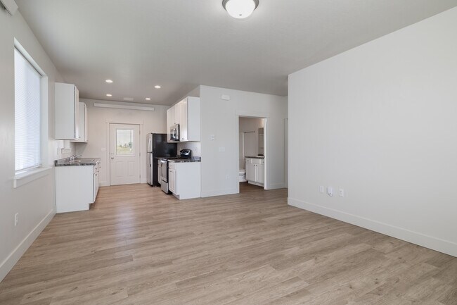 Idaho Falls Hitt Road Patio in Idaho Falls, ID - Foto de edificio - Building Photo