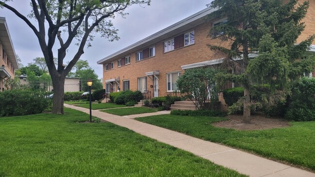 property at 445 E Lincoln St