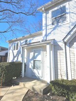 360 W Inverrary Ln in Deerfield, IL - Building Photo