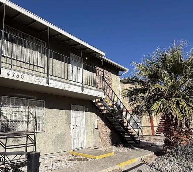 4750 Thunderbolt Ave, Unit 3 in Las Vegas, NV - Building Photo - Building Photo