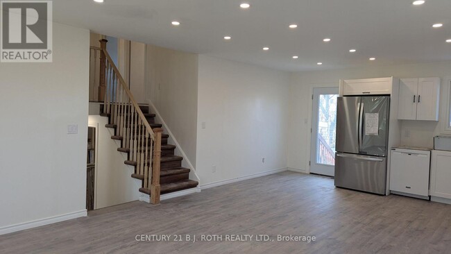 20 Meadowland Ave in Barrie, ON - Building Photo - Building Photo
