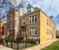 2835 N Damen Ave in Chicago, IL - Building Photo