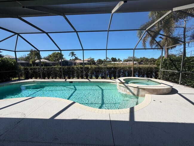 7080 Timberland Cir in Naples, FL - Building Photo - Building Photo