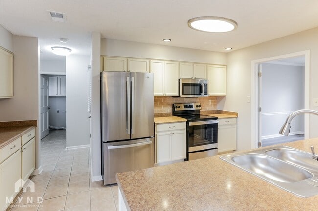 4429 Richmond Oaks Dr in Memphis, TN - Building Photo - Building Photo