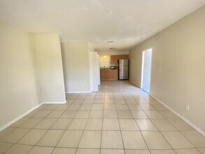 5613 E 127th Ave, Unit 5613-D in Tampa, FL - Building Photo - Building Photo