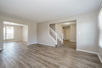 1127 Crestview St in Reynoldsburg, OH - Building Photo - Building Photo