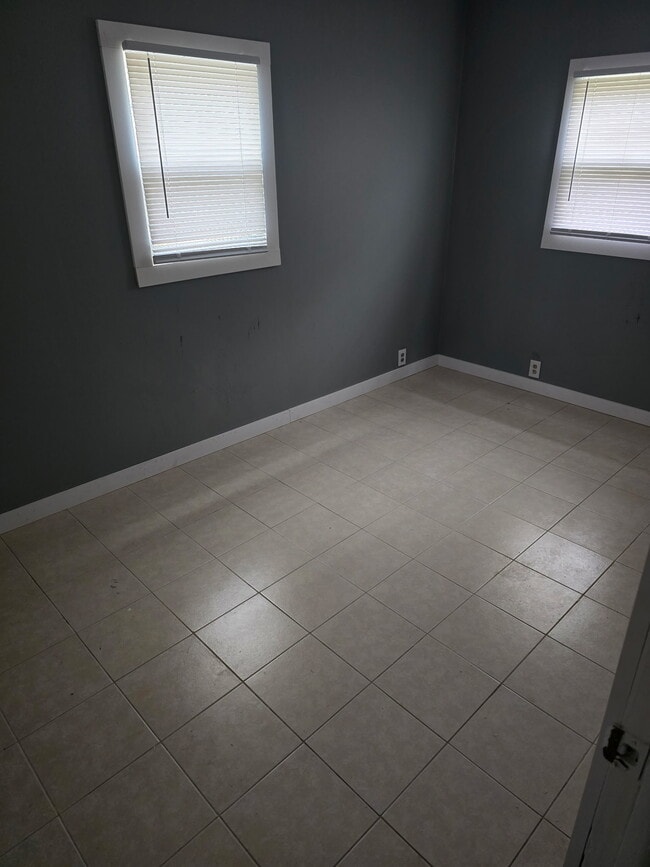 1611 S Oakwood Ave in Peoria, IL - Building Photo - Building Photo