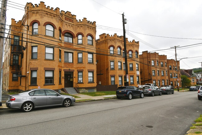 Oakland/Bates in Pittsburgh, PA - Building Photo - Building Photo