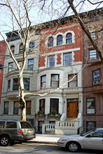 57 W 69th St in New York, NY - Building Photo - Building Photo