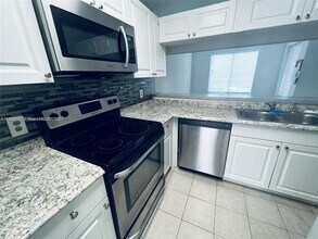 1069 Coral Club Dr in Coral Springs, FL - Foto de edificio - Building Photo