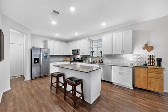 128 Banyon Dr in Liberty Hill, TX - Building Photo - Building Photo
