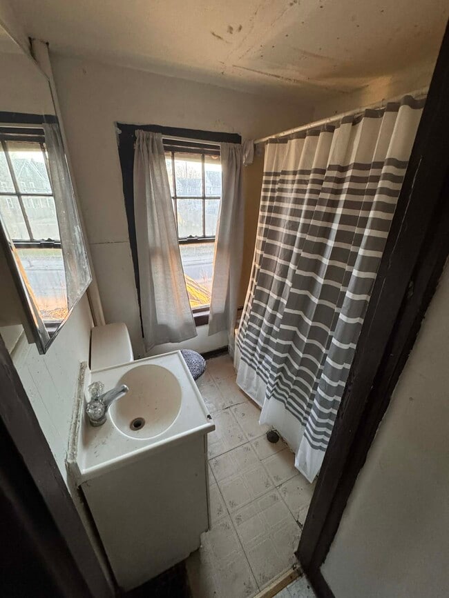 27 Robinson St, Unit 2F in Binghamton, NY - Building Photo - Building Photo