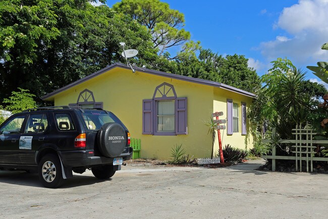 4093-4115 Herbertz Rd in Lake Worth, FL - Building Photo - Building Photo