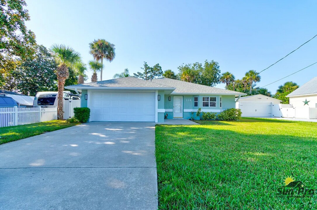 124 New Hampshire St in Edgewater, FL - Building Photo