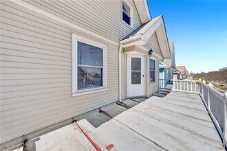 1518 Ridgewood Ave-Unit -UPSTAIRS in Lakewood, OH - Building Photo - Building Photo