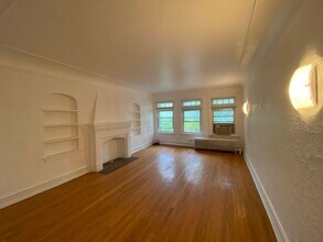 6305 N Washtenaw Ave, Unit 1 in Chicago, IL - Building Photo - Building Photo