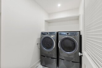 8 Holly Ave in Cambridge, MA - Building Photo - Building Photo