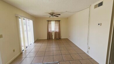 1050 N Fiske Blvd in Cocoa, FL - Building Photo - Building Photo