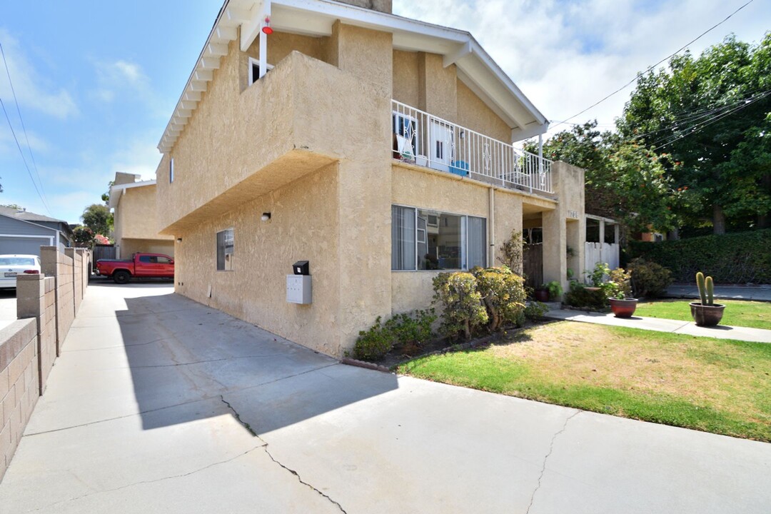 1708 Marshallfield Ln in Redondo Beach, CA - Building Photo