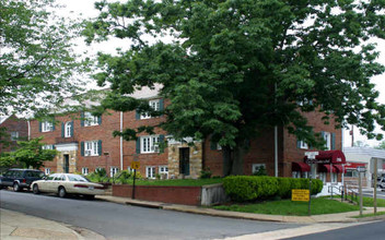 2166 N Glebe Rd in Arlington, VA - Foto de edificio - Building Photo