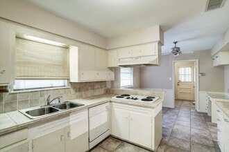 5638 Yarwell Dr in Houston, TX - Building Photo - Building Photo