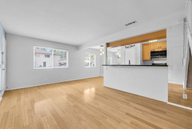 1085 Sierra Madre Ave in Azusa, CA - Building Photo - Building Photo