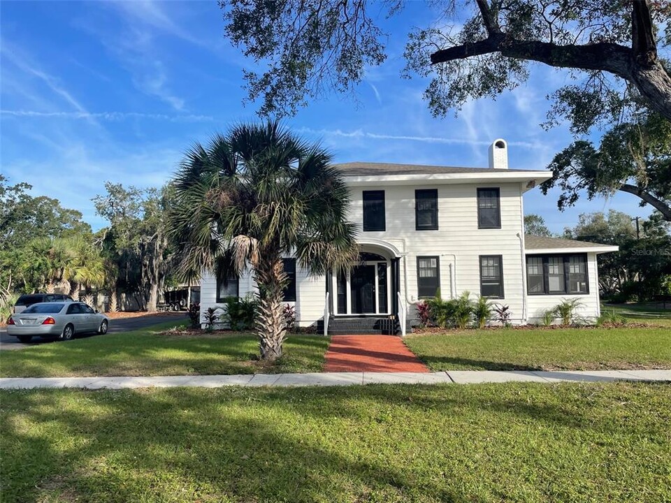 5301 27th Ave S in Gulfport, FL - Building Photo