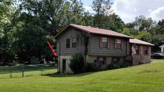 8165 Lyle Ave NE in Leeds, AL - Building Photo