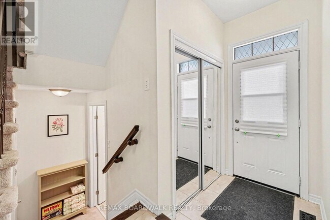 284 Par-La-Ville Cir in Ottawa, ON - Building Photo - Building Photo