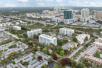 Palmetto Tower Apartments in Miami, FL - Building Photo - Building Photo