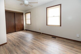 1410 Dillon Dr in Normal, IL - Building Photo - Building Photo